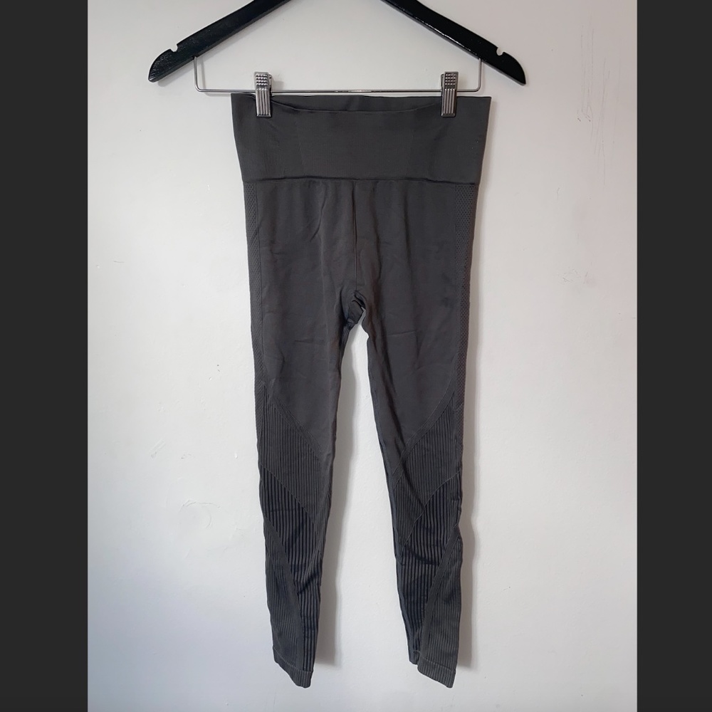 Zyia Black Momentum Brilliant Hi-Rise 7/8 Textured Ribbed Panel Leggings -SIZE S